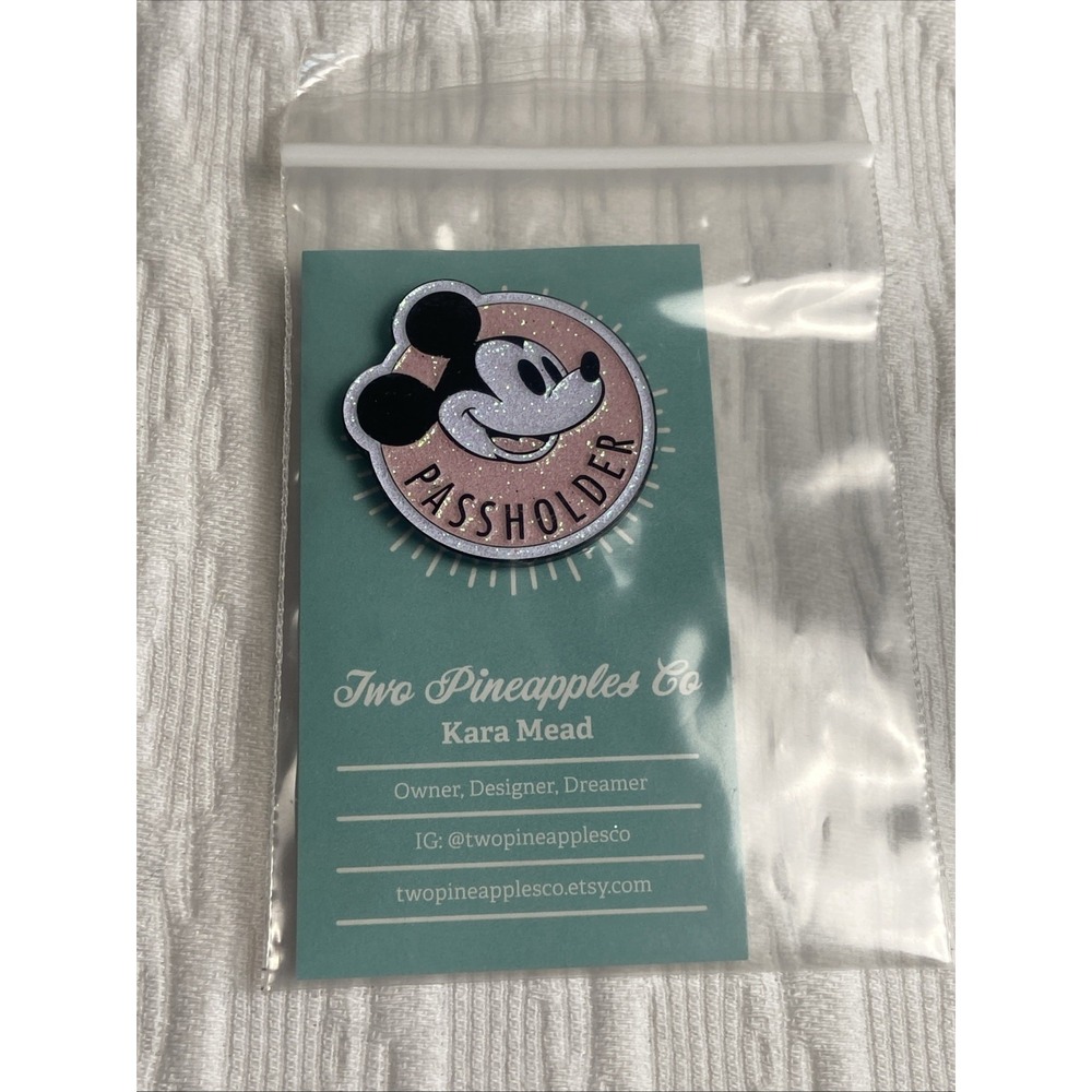 Disney Fantasy Pins- Mickey Mouse Passholder Pins w/ Glitter. New!!